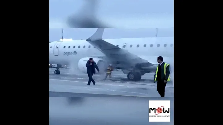 Тушение возгорания двигателя у самолета Embraer, авиакомпании Pegas Fly в Хабаровском аэропо